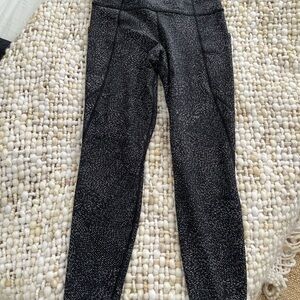 Athleta salutation stash pocket leggings